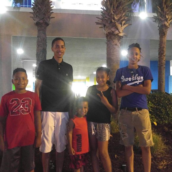 Meet your Posher, Shere - Picture 1 of 1